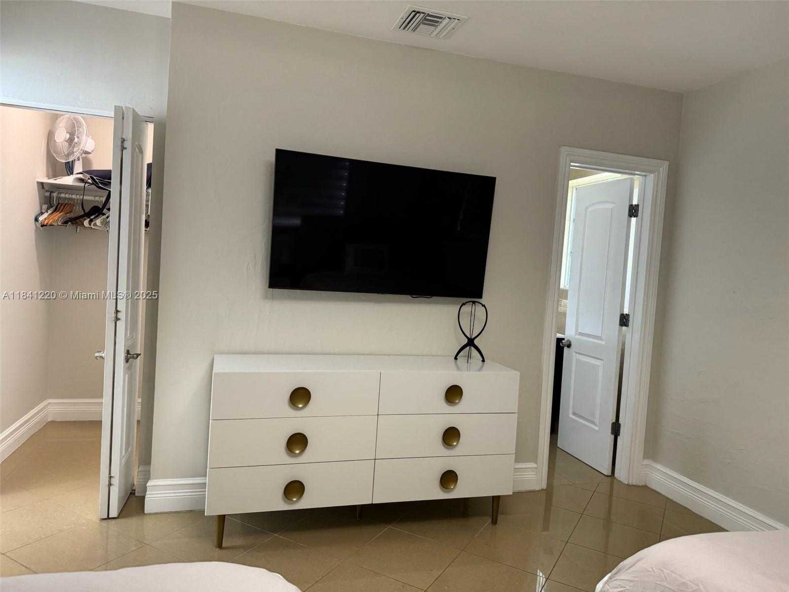 Small Image of 17800 NORTH EAST 10TH AVE #N/a, North Miami Beach Number 20