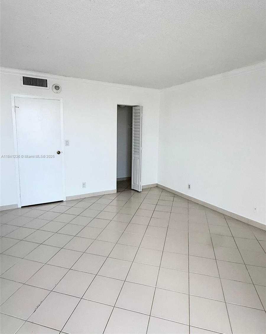 Small Image of 100 BAYVIEW DR #1904, Sunny Isles Beach Number 11