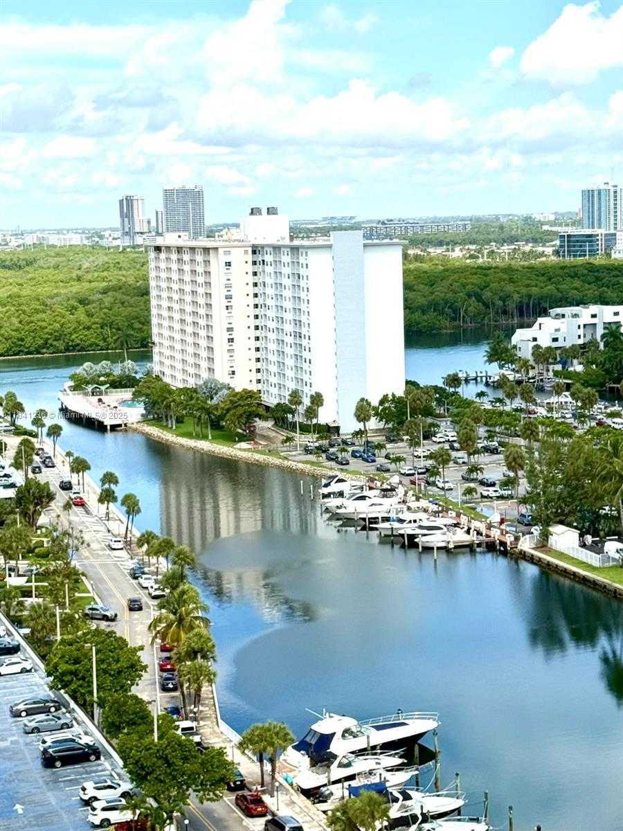Small Image of 100 BAYVIEW DR #1904, Sunny Isles Beach Number 2