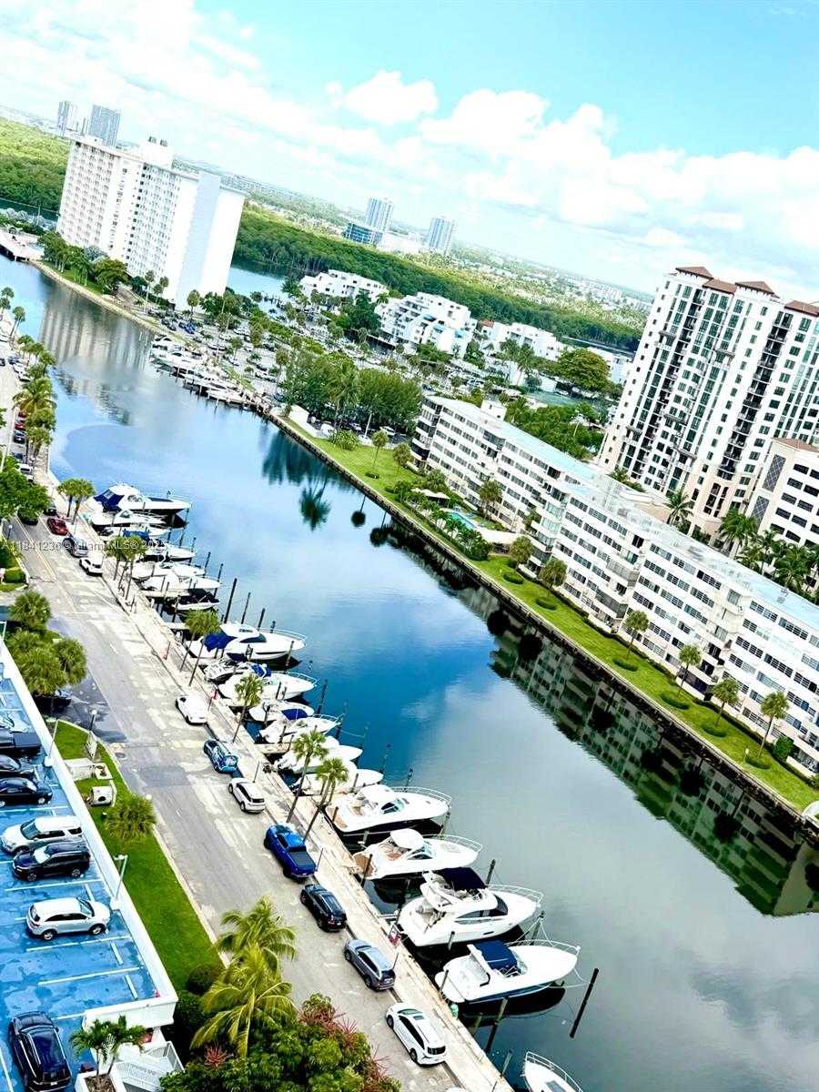 Small Image of 100 BAYVIEW DR #1904, Sunny Isles Beach Number 3
