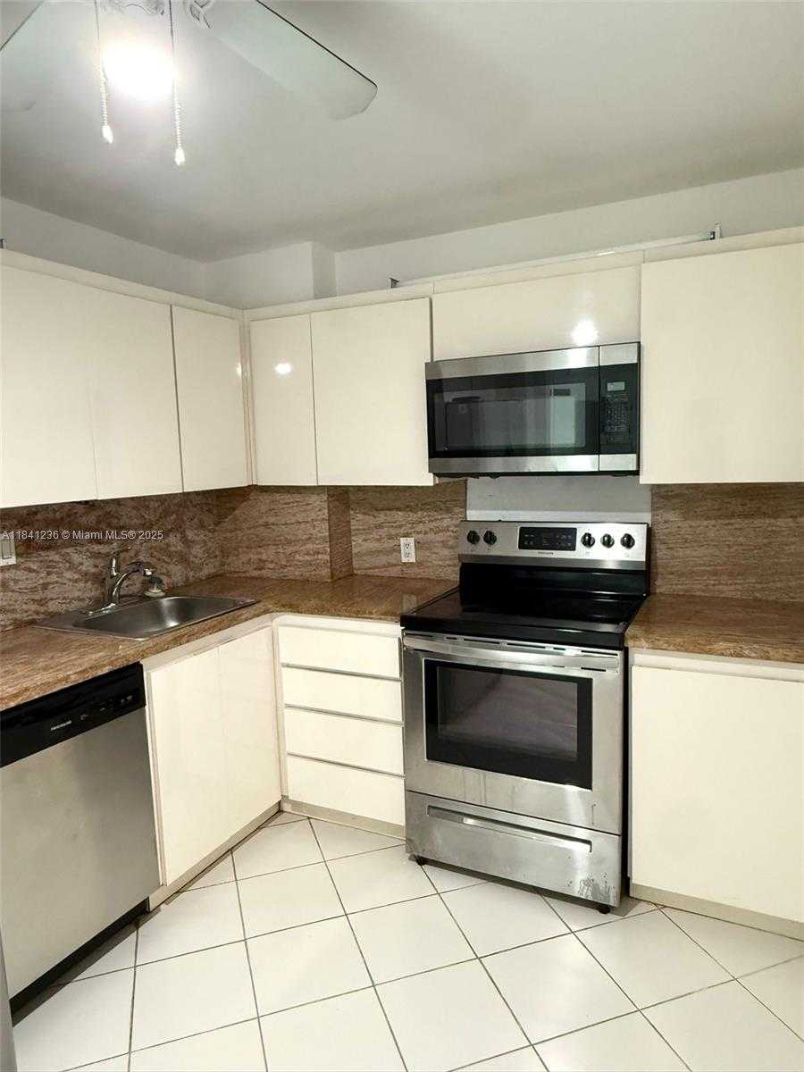 Small Image of 100 BAYVIEW DR #1904, Sunny Isles Beach Number 6