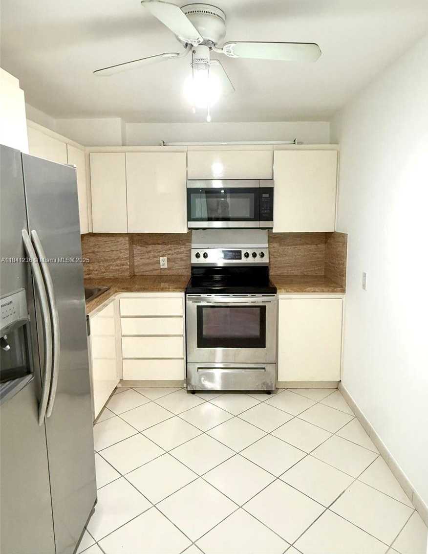 Small Image of 100 BAYVIEW DR #1904, Sunny Isles Beach Number 7