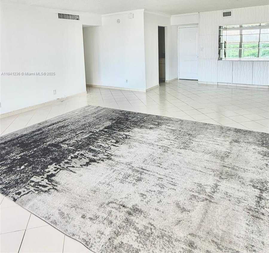 Small Image of 100 BAYVIEW DR #1904, Sunny Isles Beach Number 8