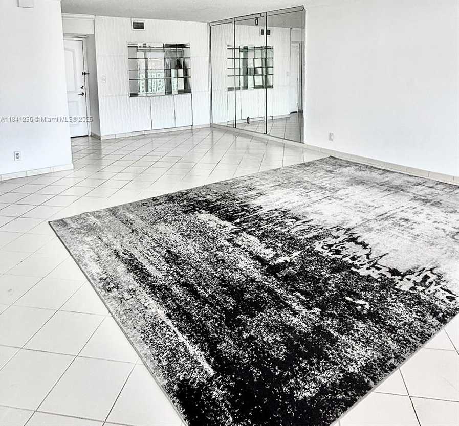 Small Image of 100 BAYVIEW DR #1904, Sunny Isles Beach Number 9