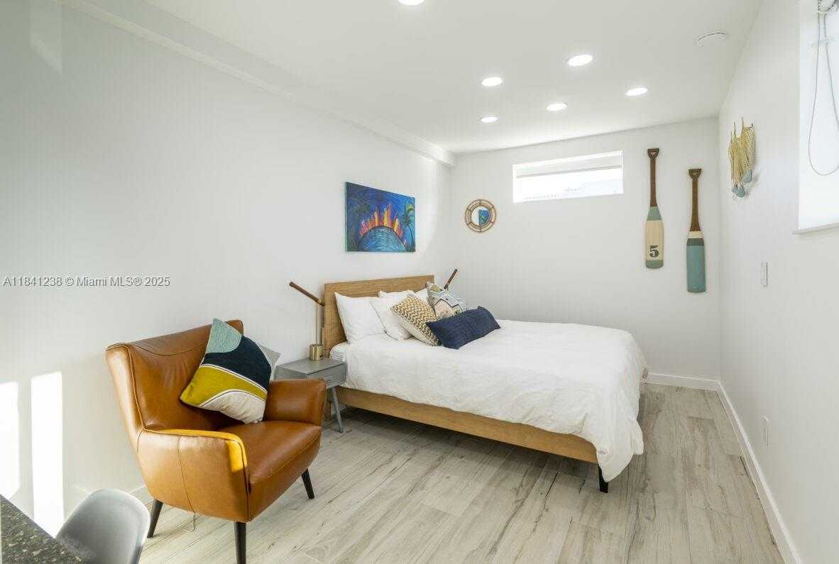 Small Image of 1745 SOUTH WEST 11TH TER, Miami Number 14