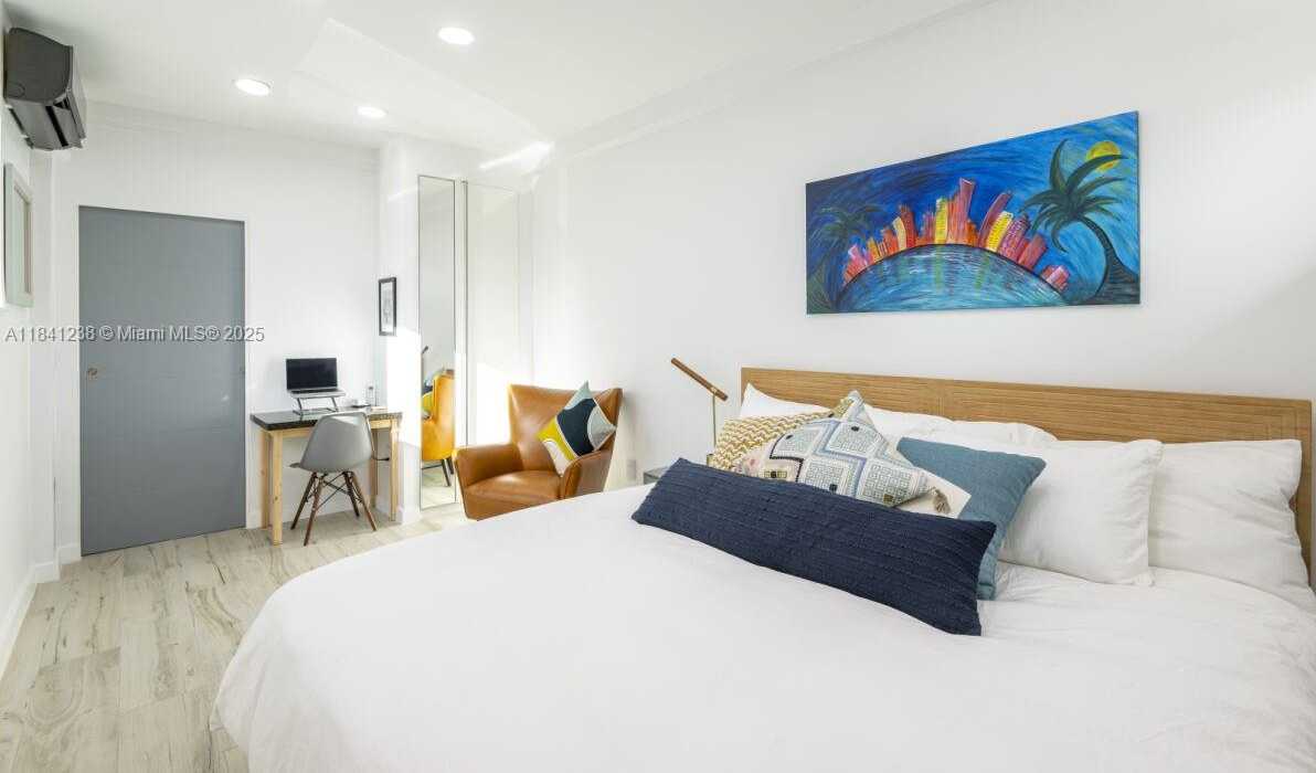 Small Image of 1745 SOUTH WEST 11TH TER, Miami Number 15