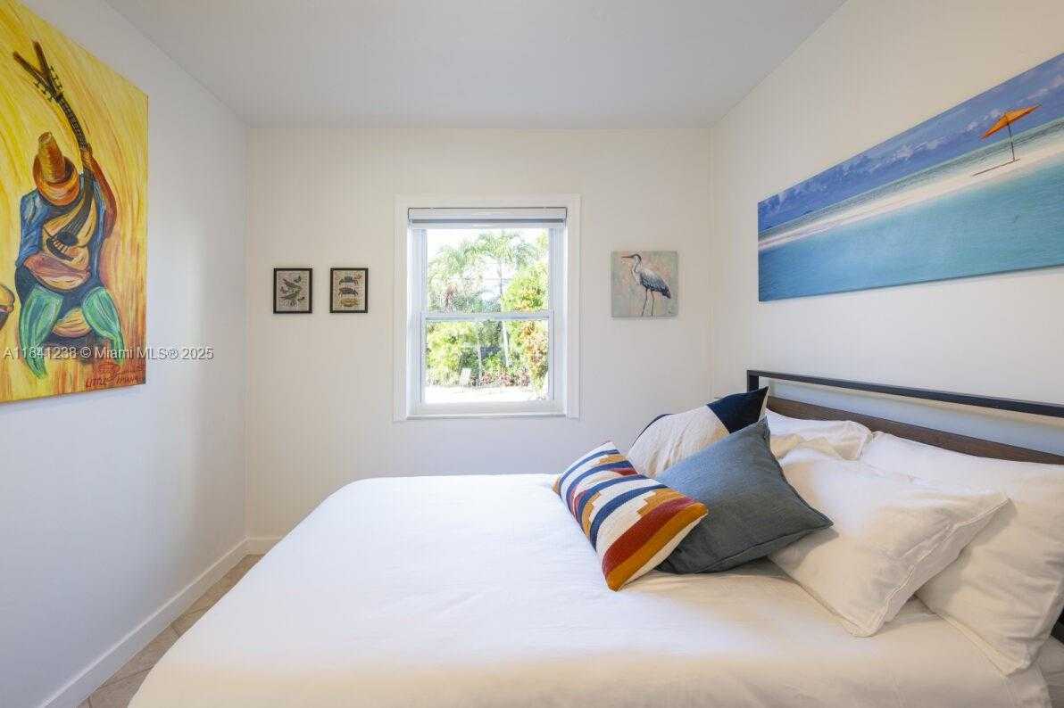 Small Image of 1745 SOUTH WEST 11TH TER, Miami Number 27