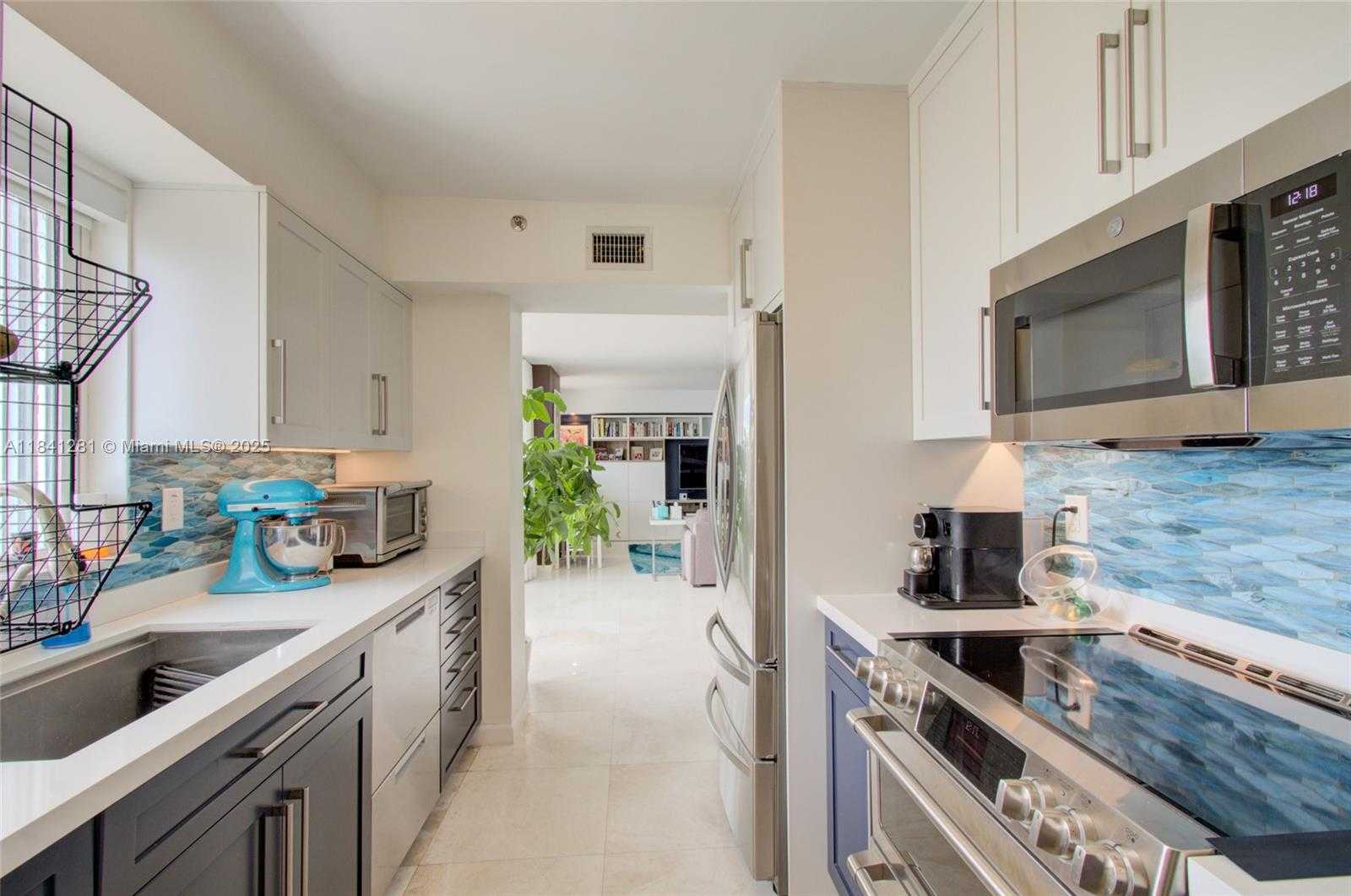 Small Image of 5900 COLLINS AVE #1904, Miami Beach Number 11
