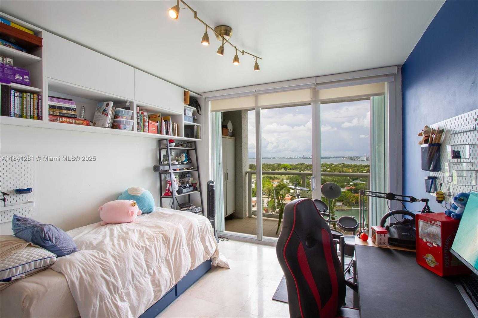 Small Image of 5900 COLLINS AVE #1904, Miami Beach Number 22