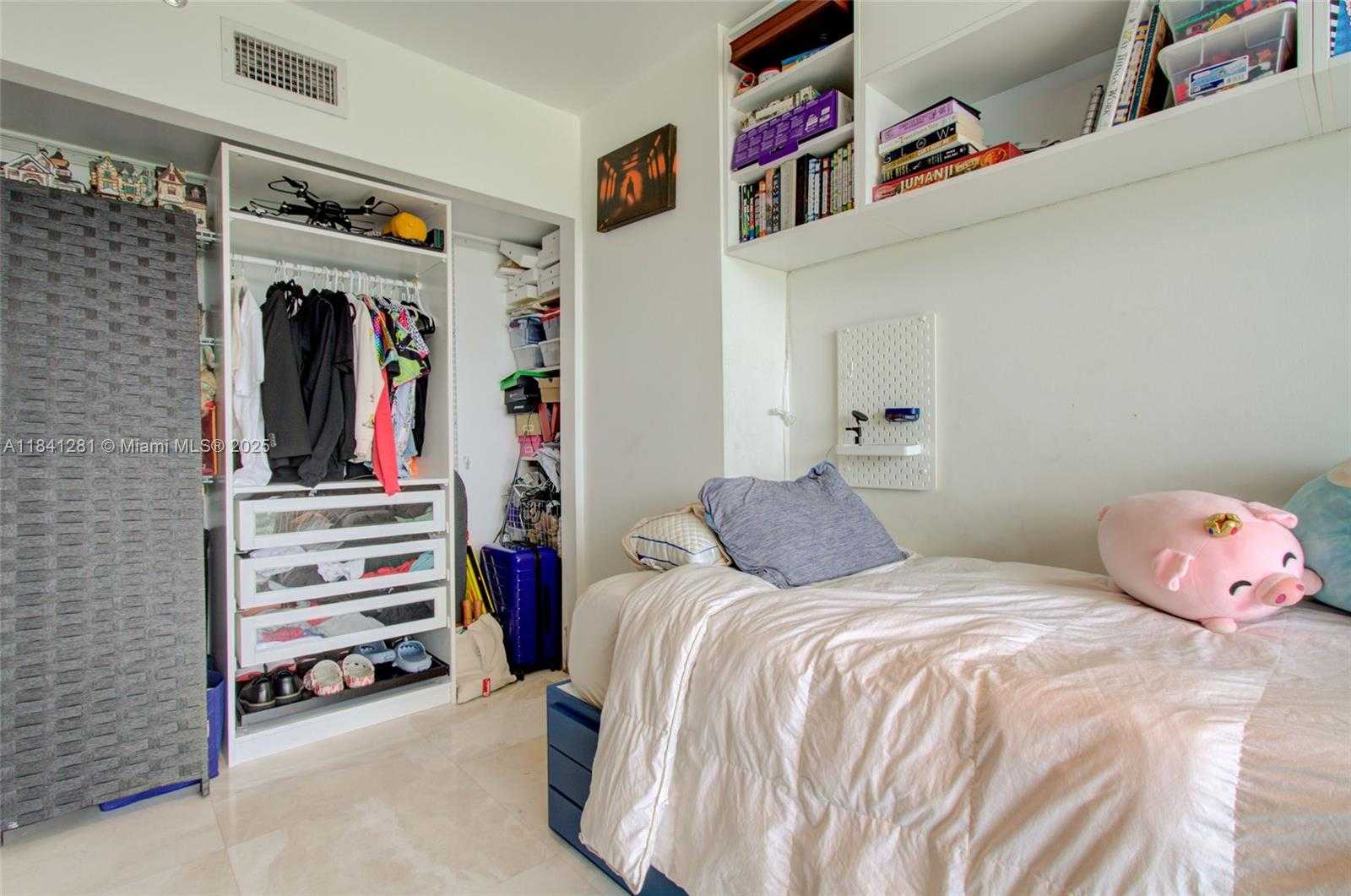 Small Image of 5900 COLLINS AVE #1904, Miami Beach Number 24