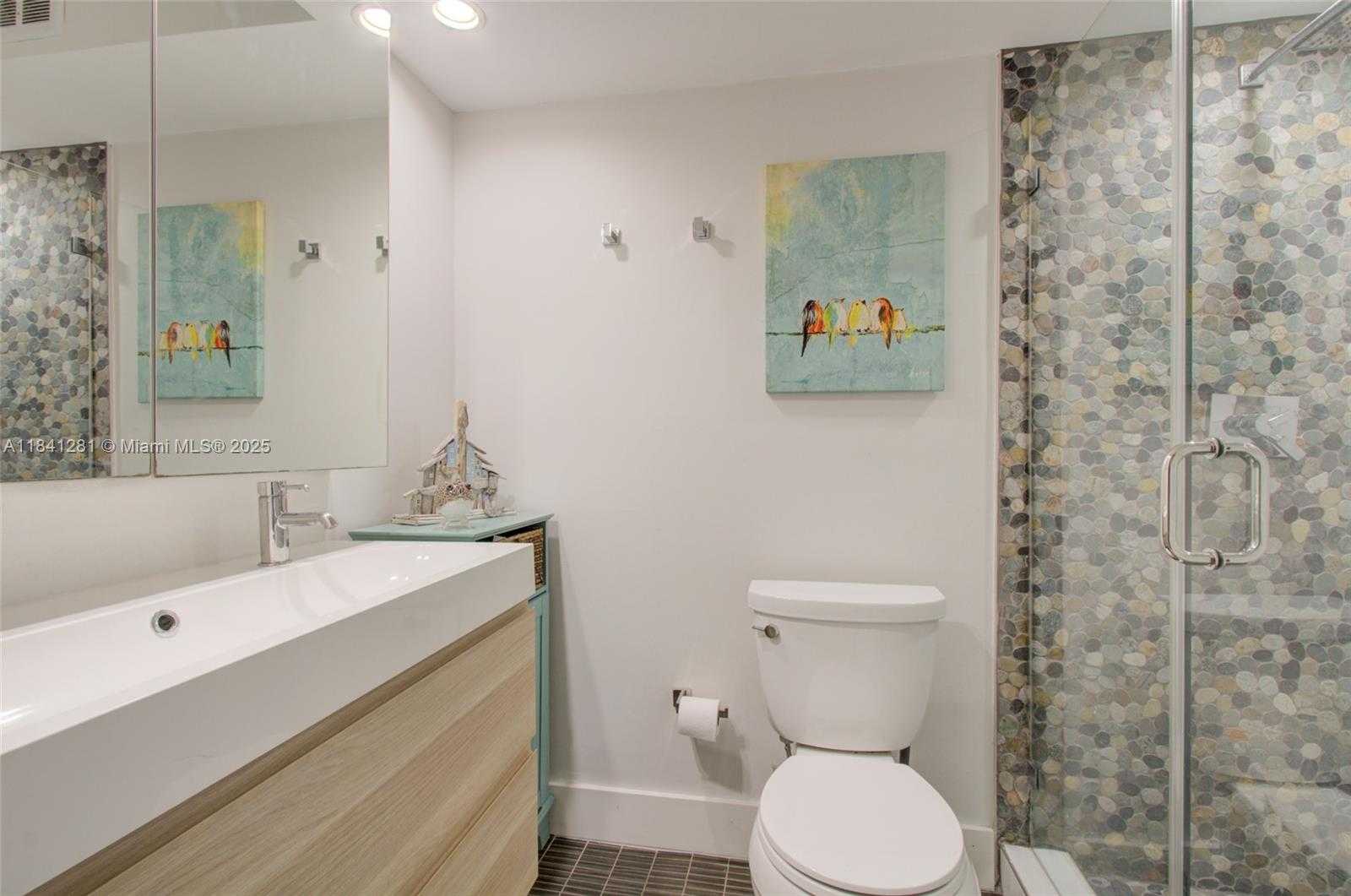 Small Image of 5900 COLLINS AVE #1904, Miami Beach Number 25