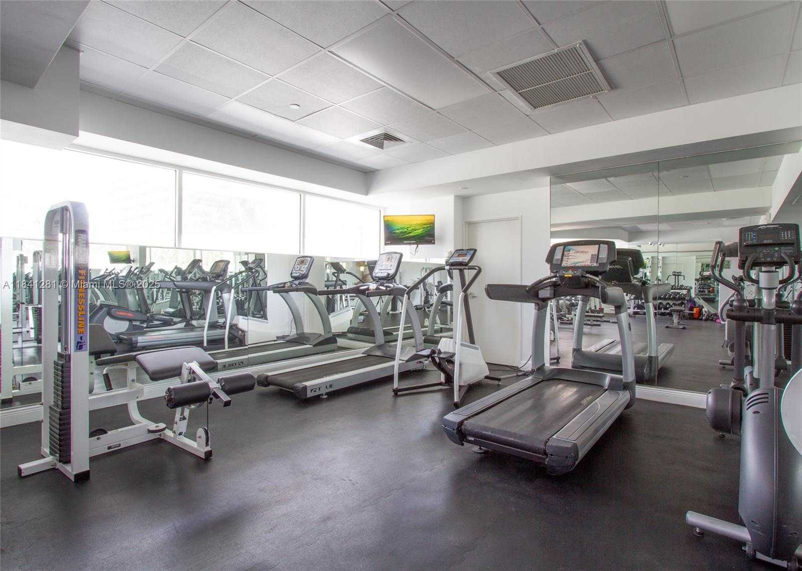 Small Image of 5900 COLLINS AVE #1904, Miami Beach Number 41