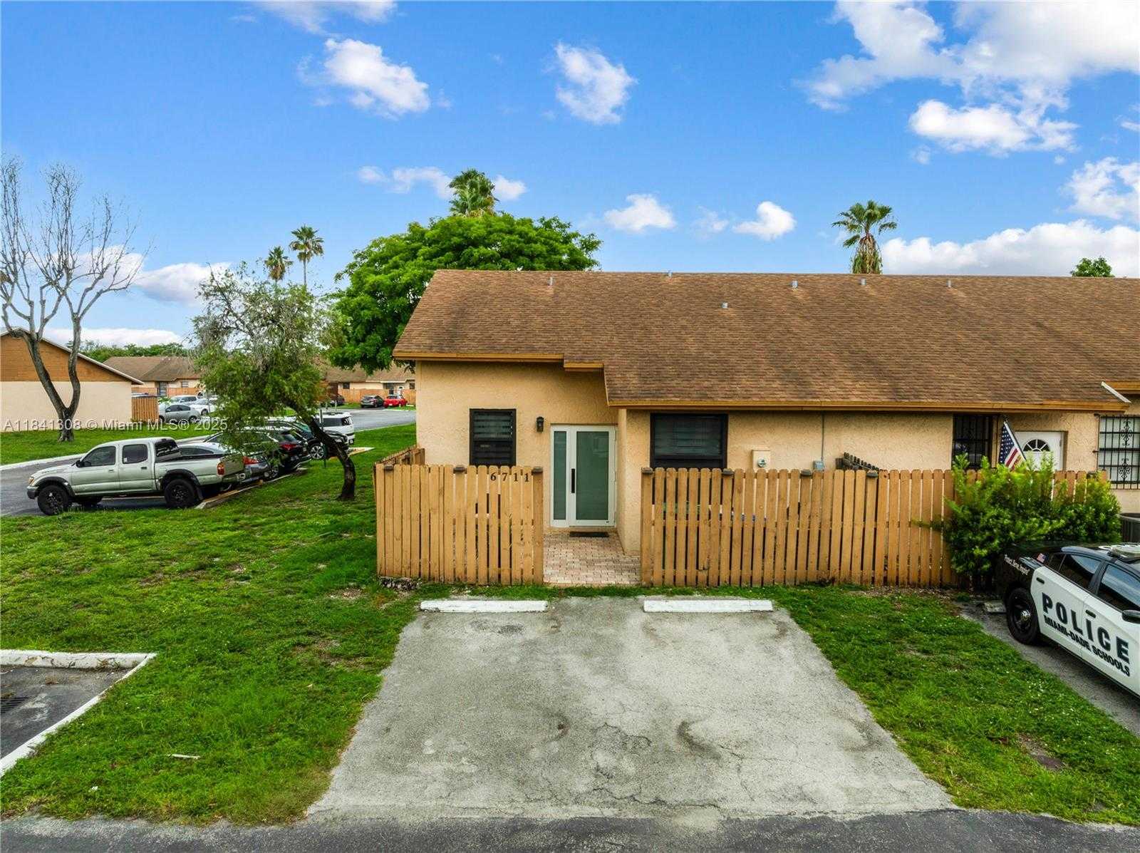 Small Image of 6711 NORTH WEST 193RD TER #6711, Hialeah Number 30