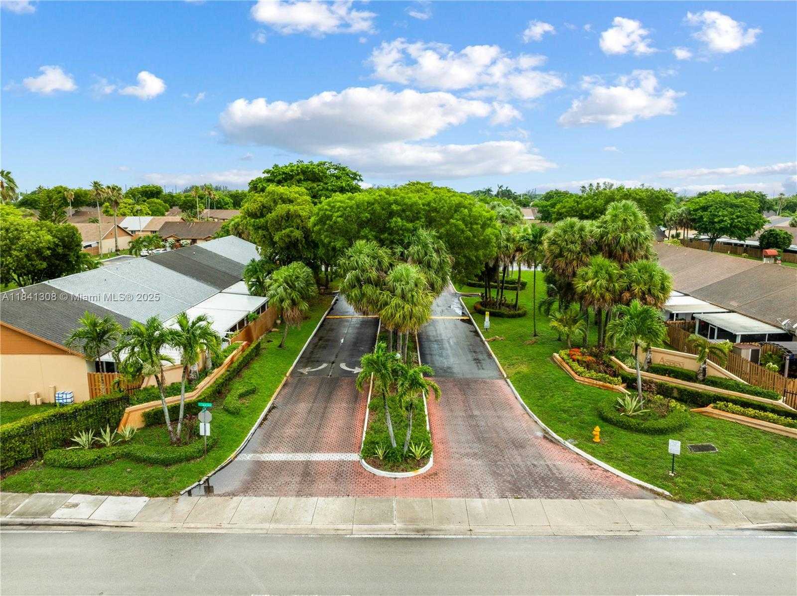 Small Image of 6711 NORTH WEST 193RD TER #6711, Hialeah Number 34
