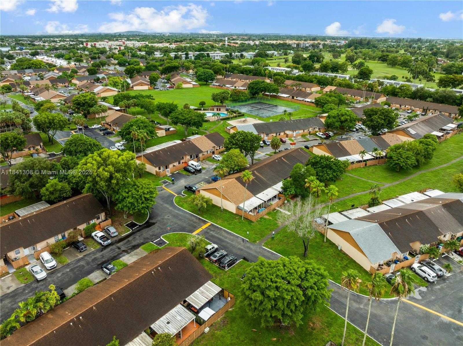Small Image of 6711 NORTH WEST 193RD TER #6711, Hialeah Number 35