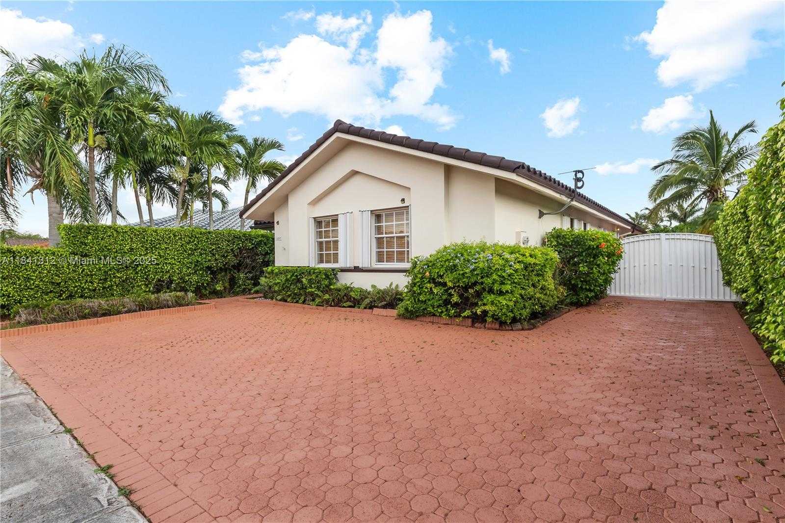 Small Image of 14597 SOUTH WEST 113TH ST, Miami Number 3