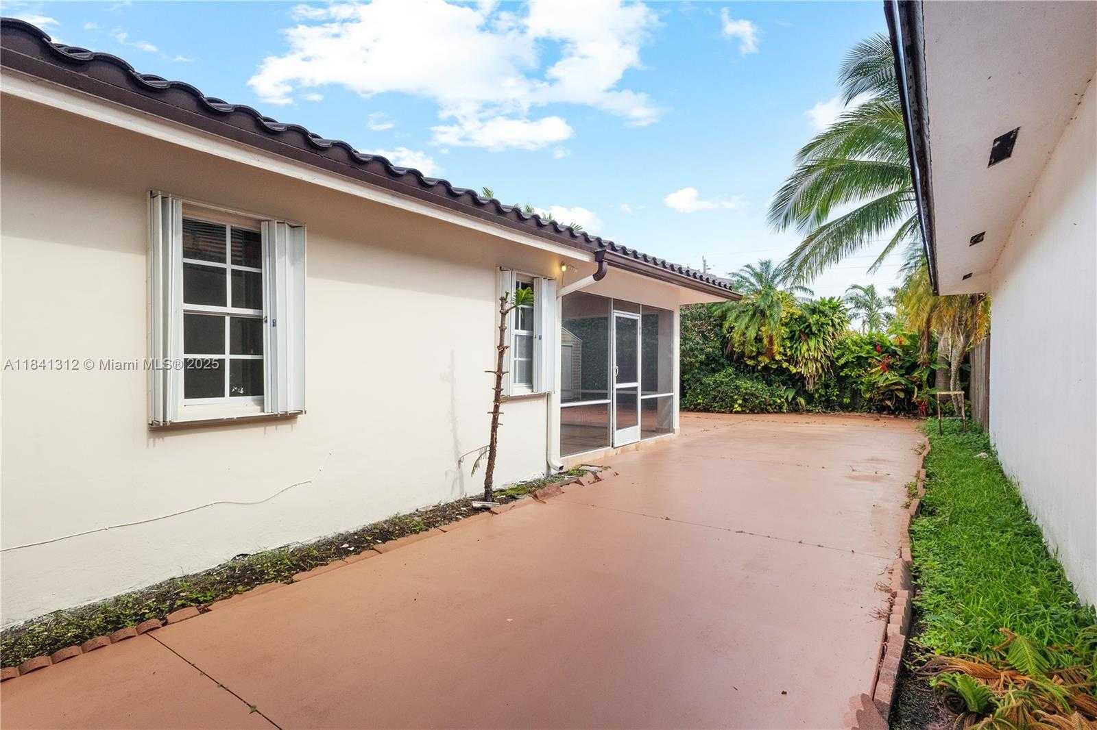 Small Image of 14597 SOUTH WEST 113TH ST, Miami Number 44