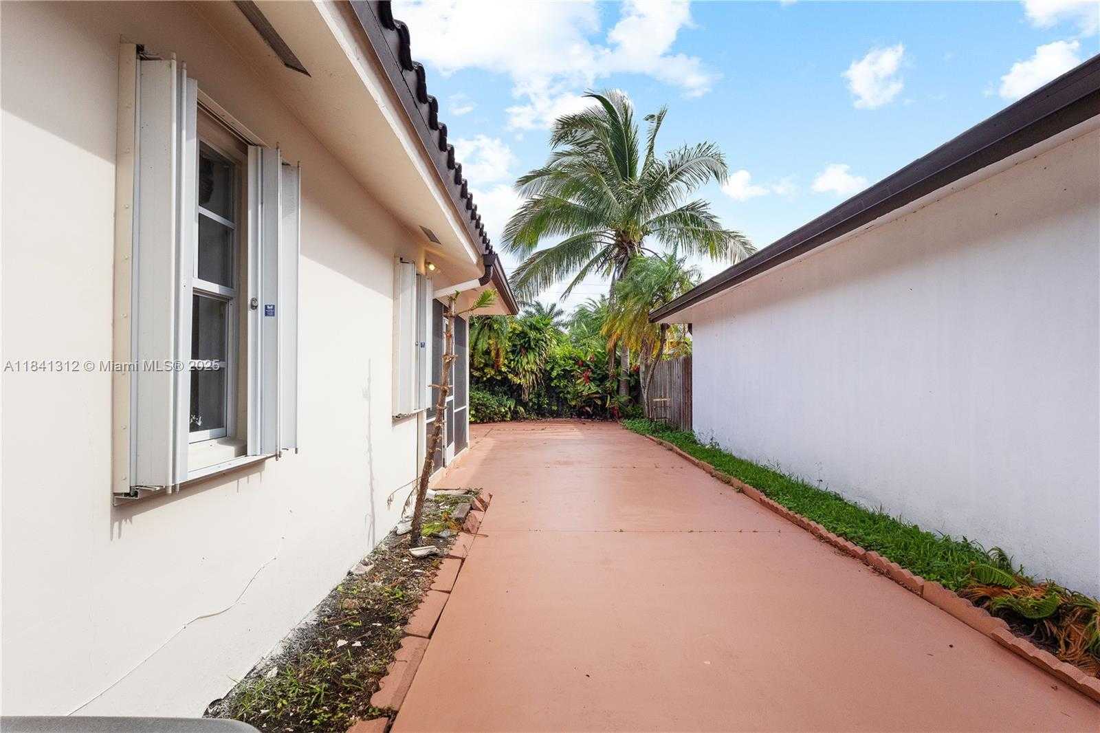Small Image of 14597 SOUTH WEST 113TH ST, Miami Number 48