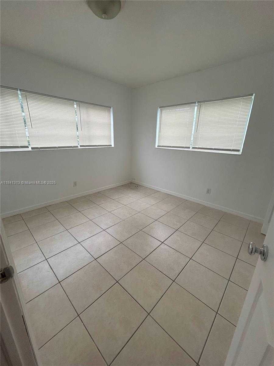 Small Image of 1945 CALAIS DR #2, Miami Beach Number 13