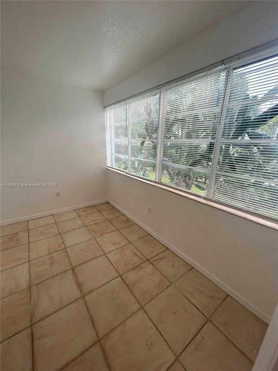Small Image of 1945 CALAIS DR #2, Miami Beach Number 15