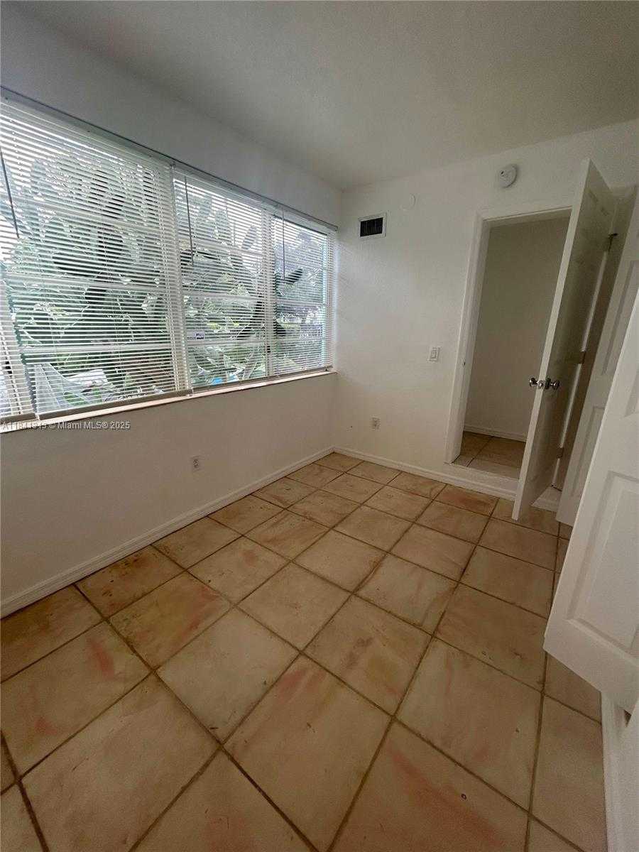 Small Image of 1945 CALAIS DR #2, Miami Beach Number 18