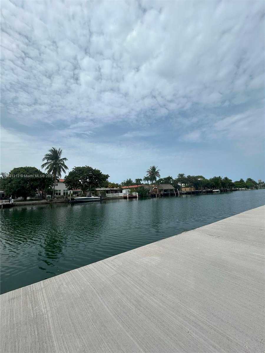 Small Image of 1945 CALAIS DR #2, Miami Beach Number 3