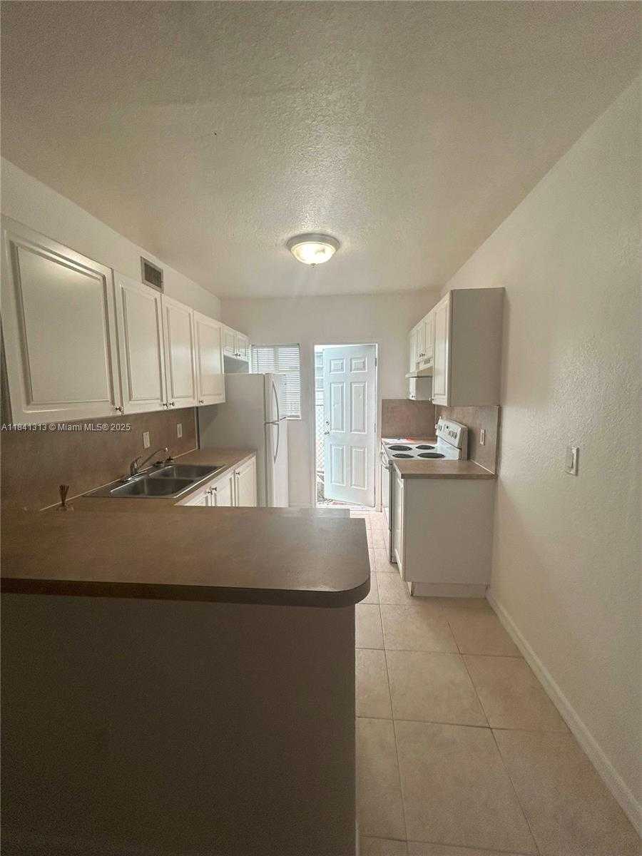 Small Image of 1945 CALAIS DR #2, Miami Beach Number 7