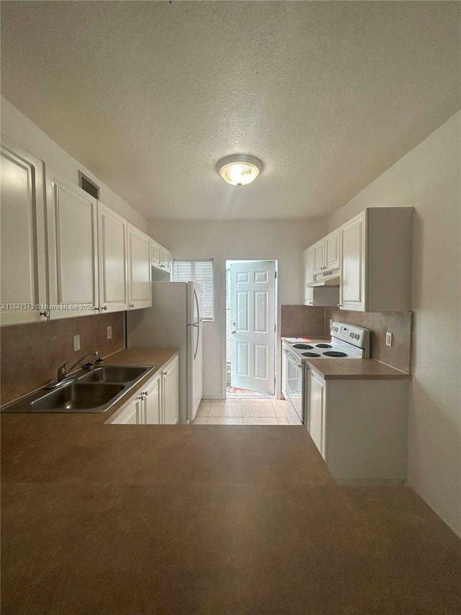 Small Image of 1945 CALAIS DR #2, Miami Beach Number 8