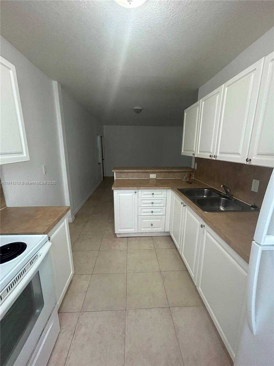 Small Image of 1945 CALAIS DR #2, Miami Beach Number 9