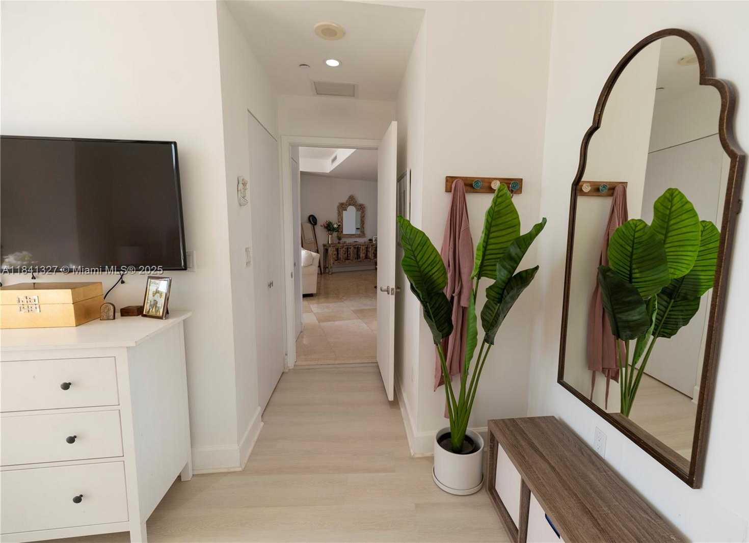 Small Image of 901 BRICKELL KEY BLVD #3301, Miami Number 5