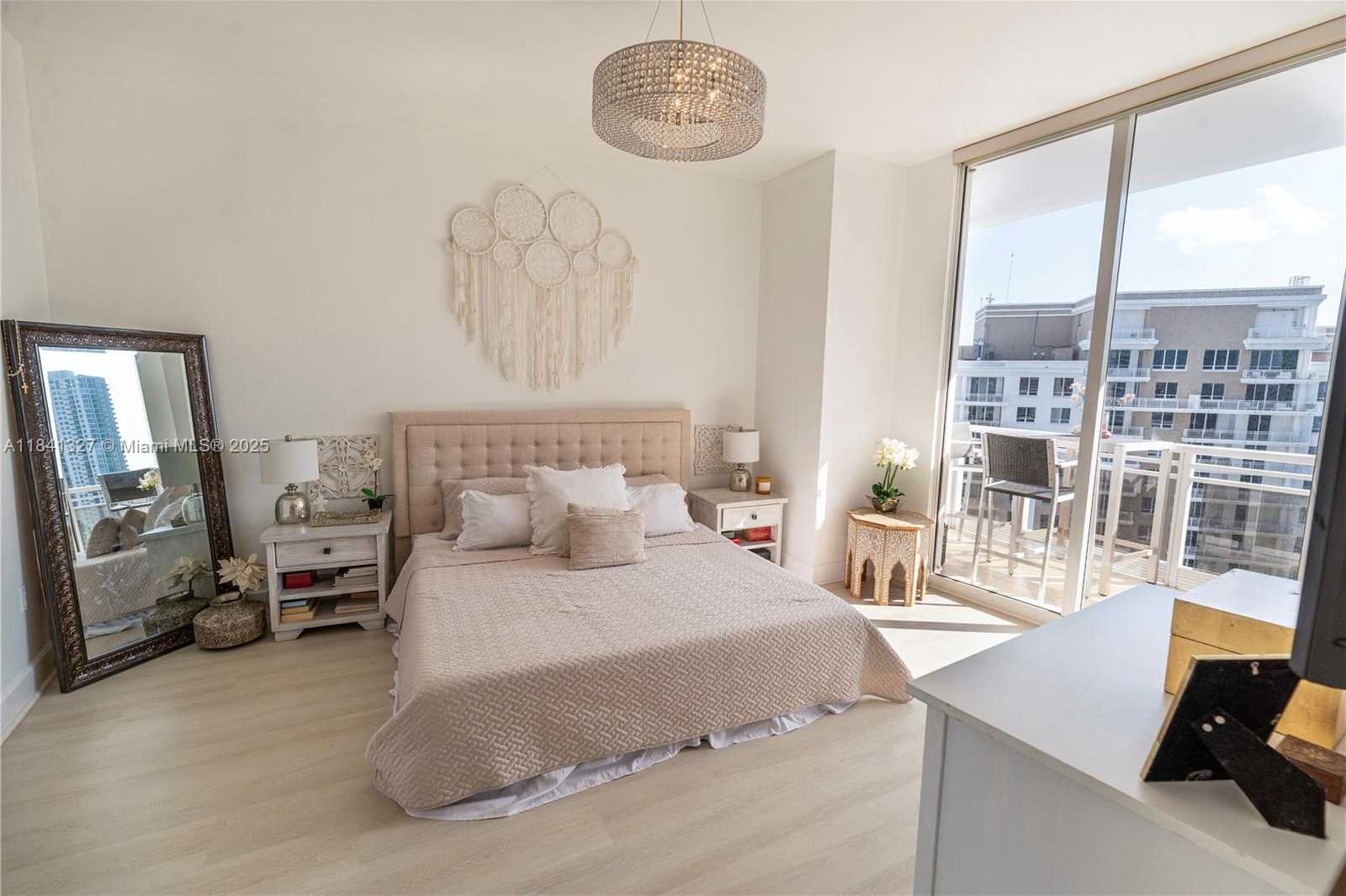 Small Image of 901 BRICKELL KEY BLVD #3301, Miami Number 6