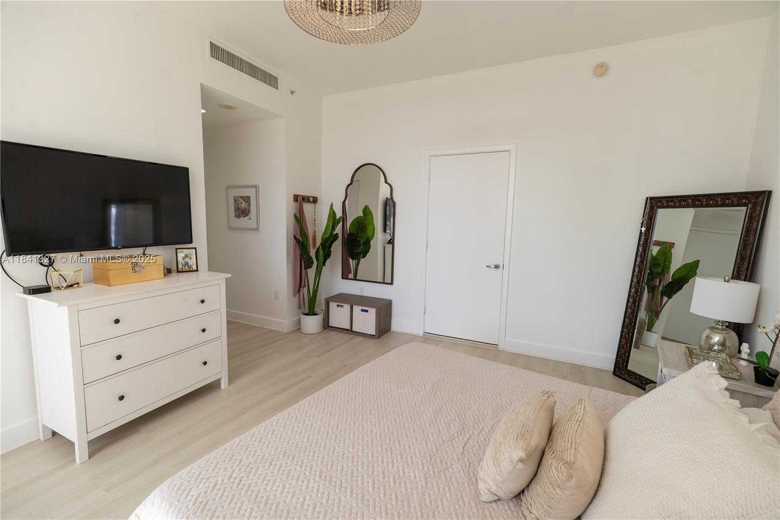 Small Image of 901 BRICKELL KEY BLVD #3301, Miami Number 8