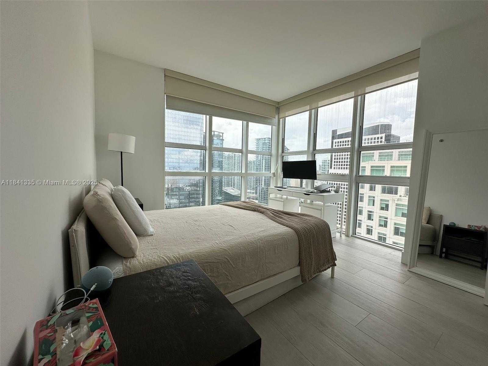 Small Image of 950 BRICKELL BAY DR #3500, Miami Number 10