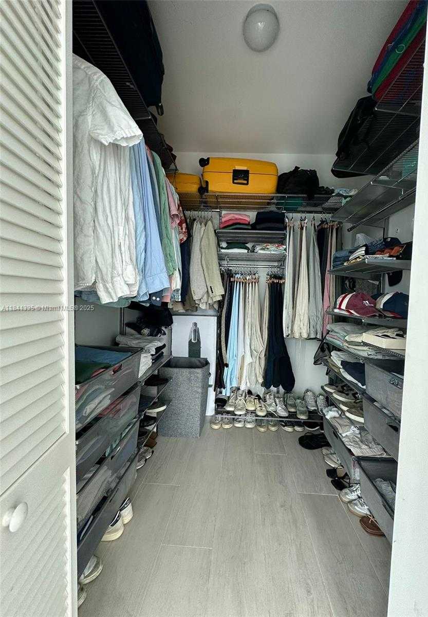 Small Image of 950 BRICKELL BAY DR #3500, Miami Number 12