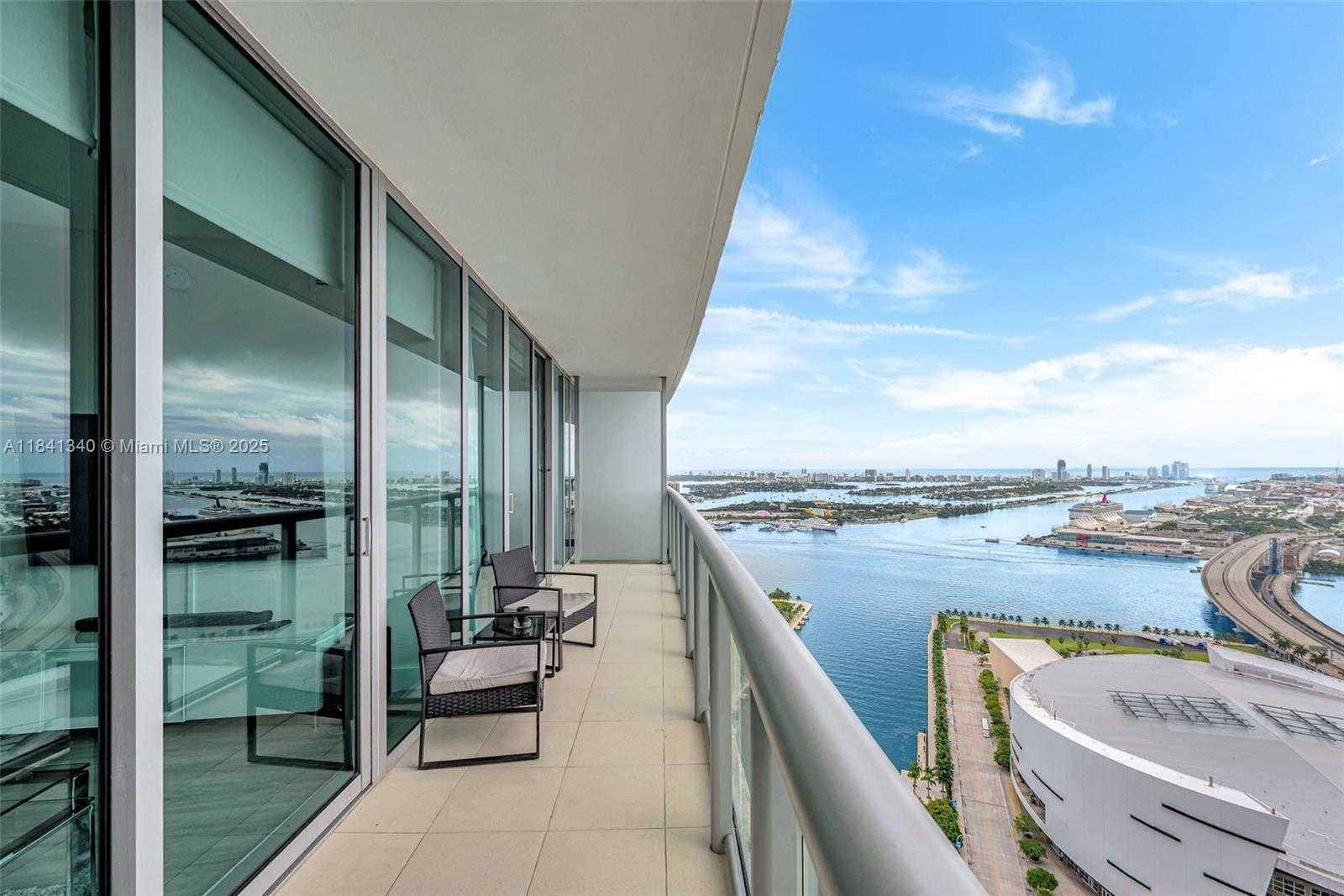 Small Image of 888 BISCAYNE BLVD #4102, Miami Number 2