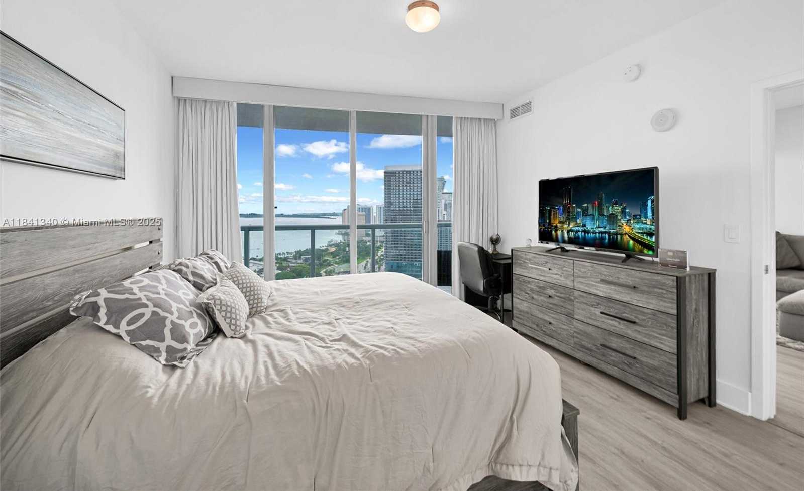 Small Image of 888 BISCAYNE BLVD #4102, Miami Number 3