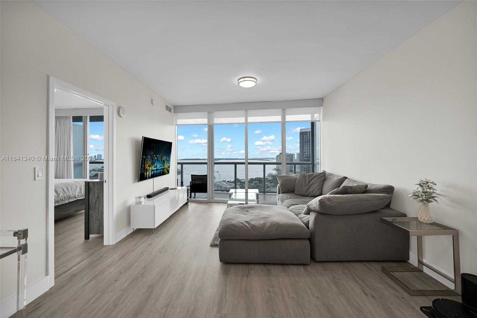 Small Image of 888 BISCAYNE BLVD #4102, Miami Number 4