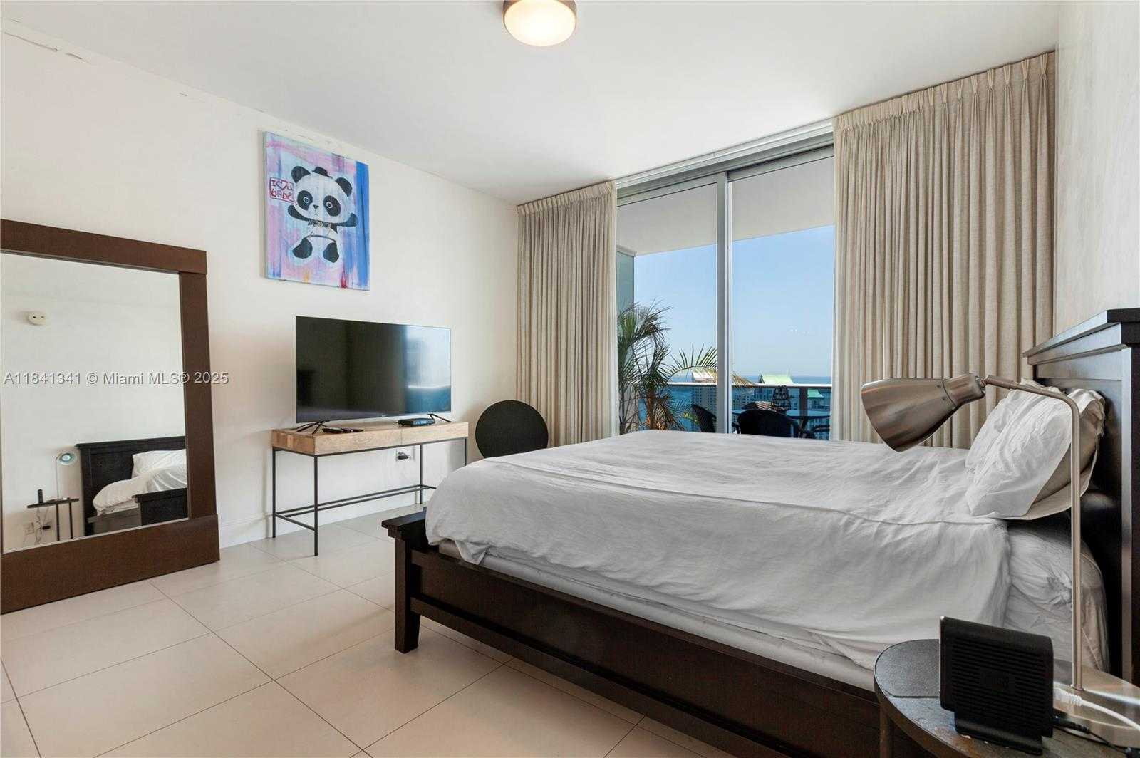 Small Image of 200 BISCAYNE BOULEVARD WAY #4907, Miami Number 10