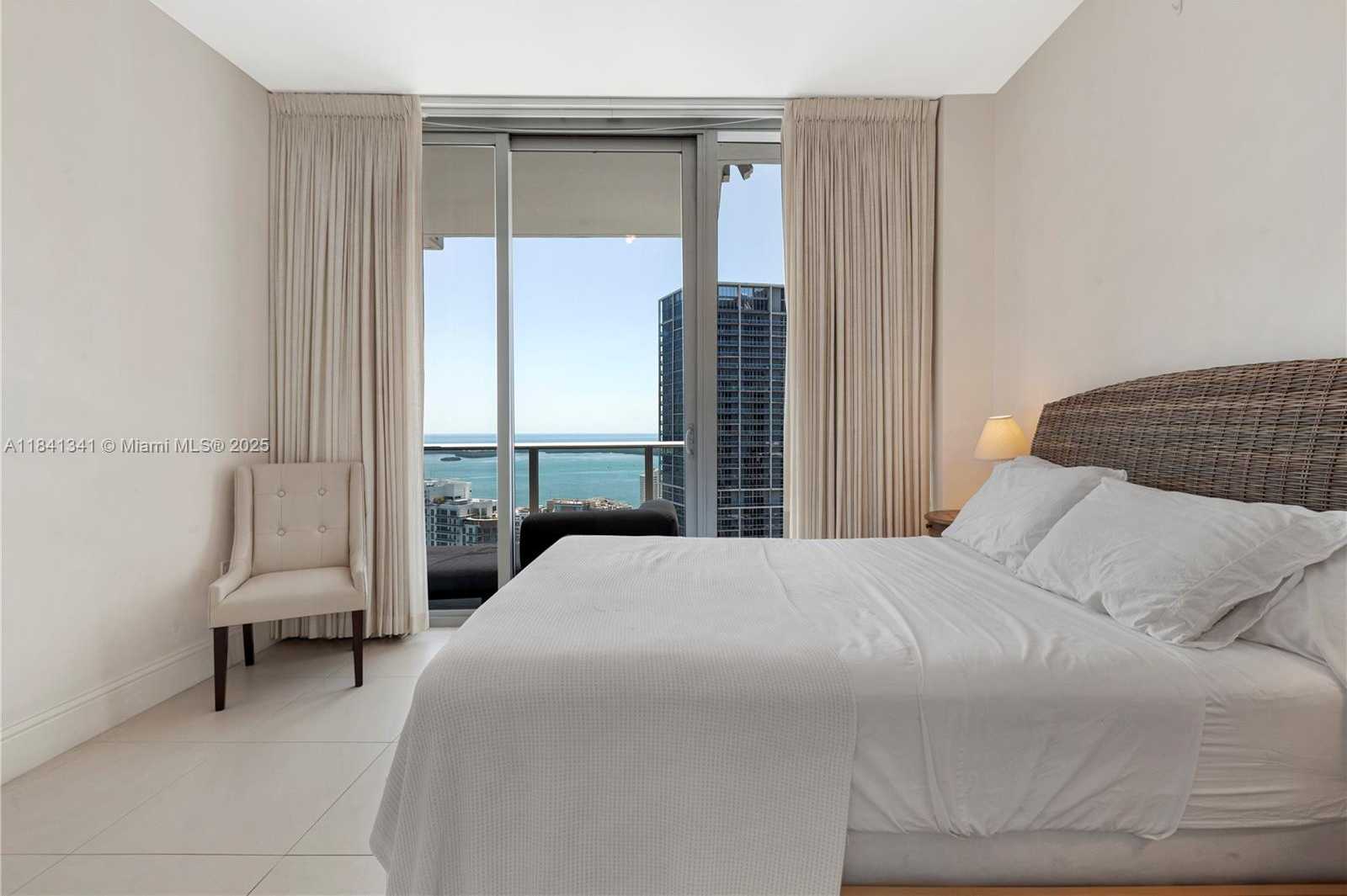 Small Image of 200 BISCAYNE BOULEVARD WAY #4907, Miami Number 14