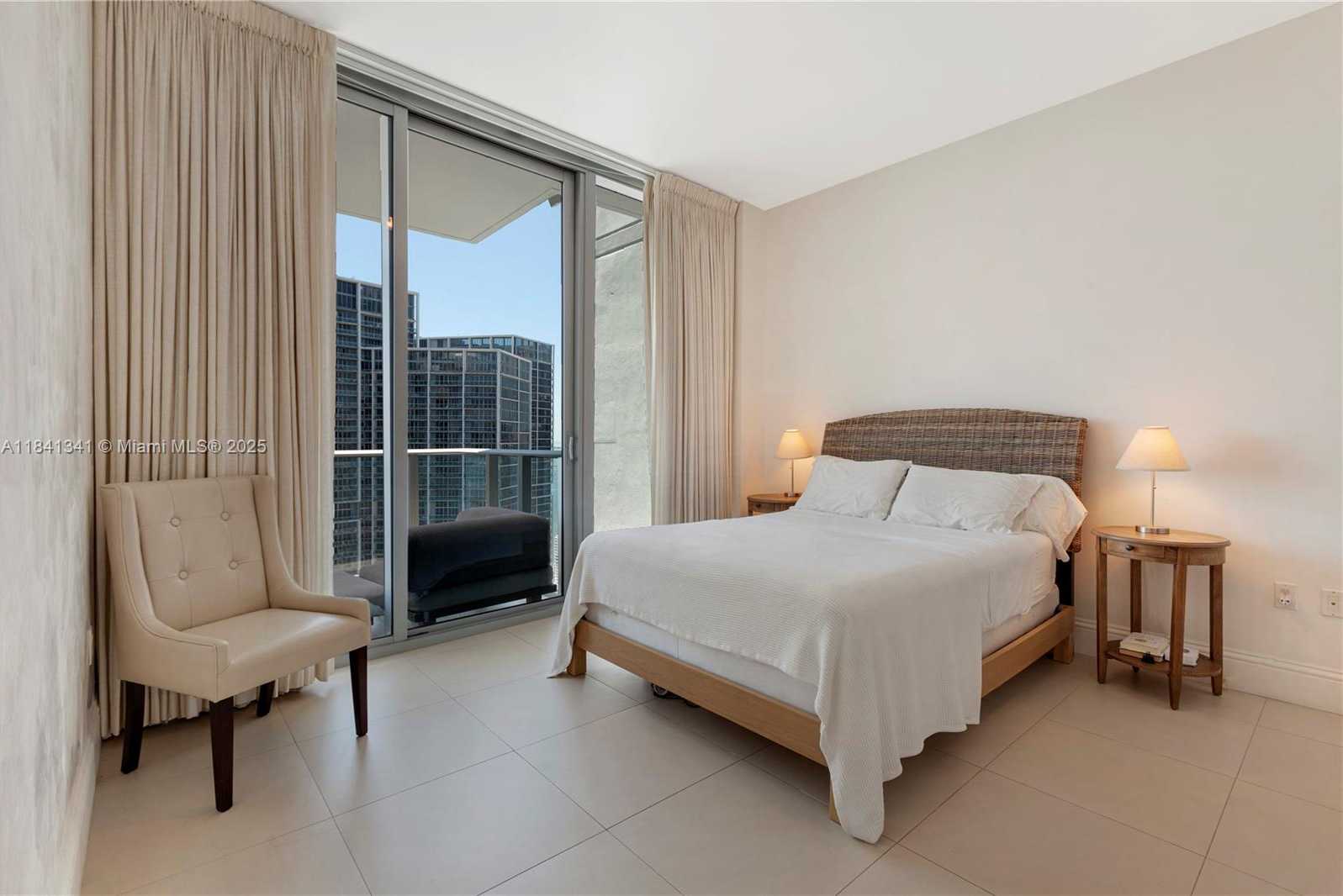 Small Image of 200 BISCAYNE BOULEVARD WAY #4907, Miami Number 15