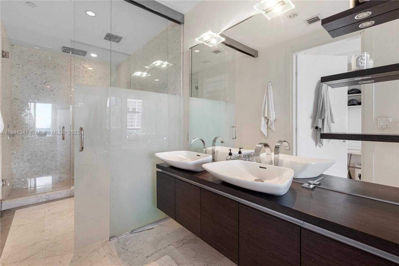 Small Image of 200 BISCAYNE BOULEVARD WAY #4907, Miami Number 16
