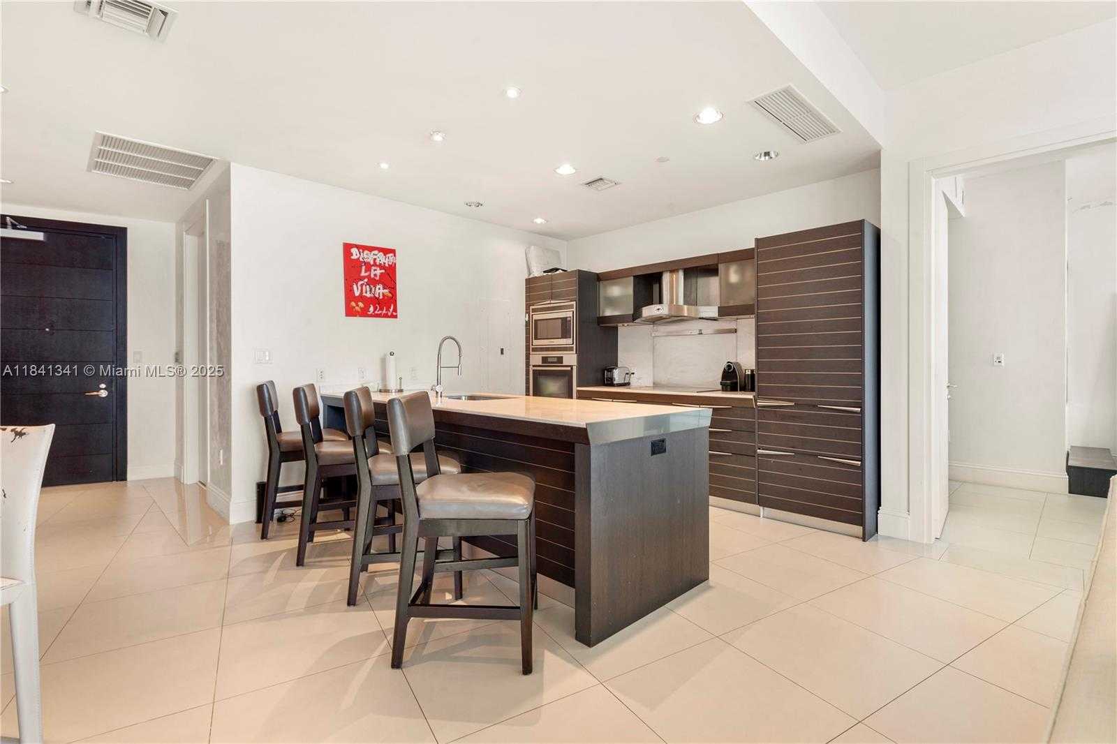 Small Image of 200 BISCAYNE BOULEVARD WAY #4907, Miami Number 3