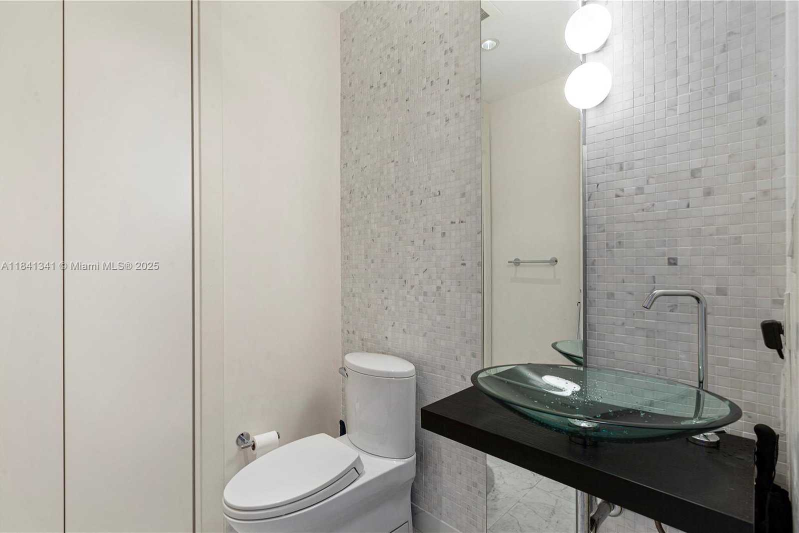 Small Image of 200 BISCAYNE BOULEVARD WAY #4907, Miami Number 8