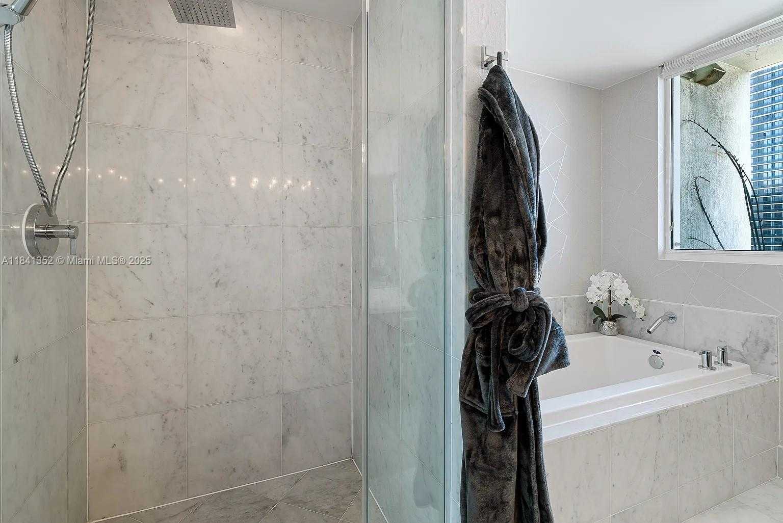 Small Image of 244 BISCAYNE BLVD #2602, Miami Number 10
