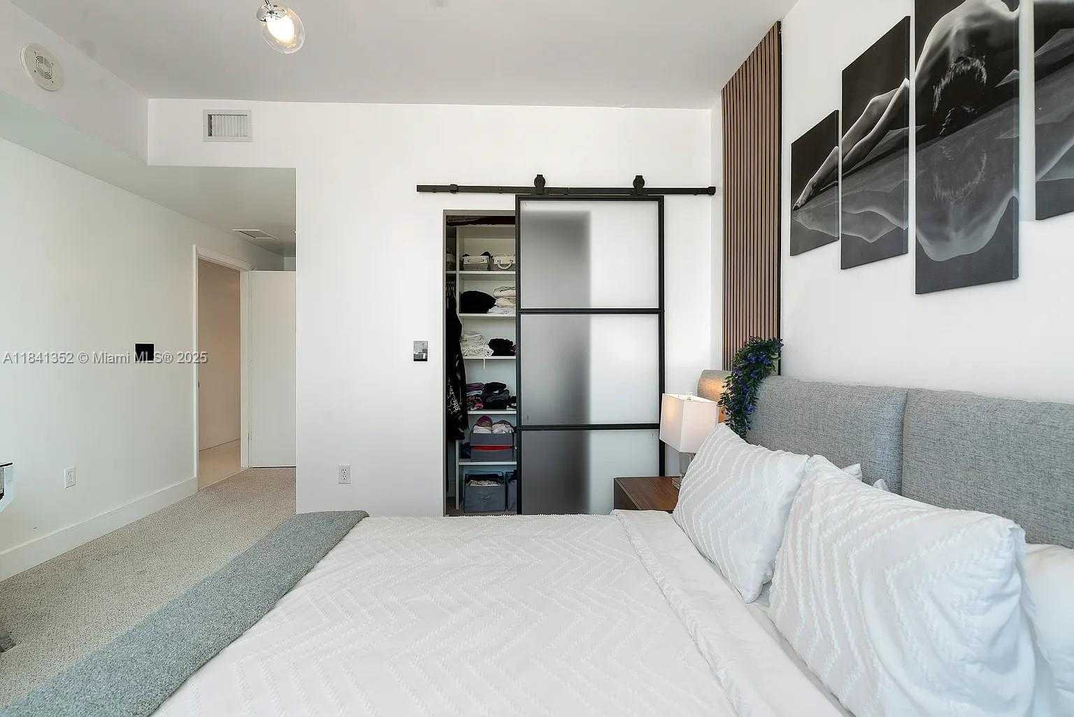 Small Image of 244 BISCAYNE BLVD #2602, Miami Number 12