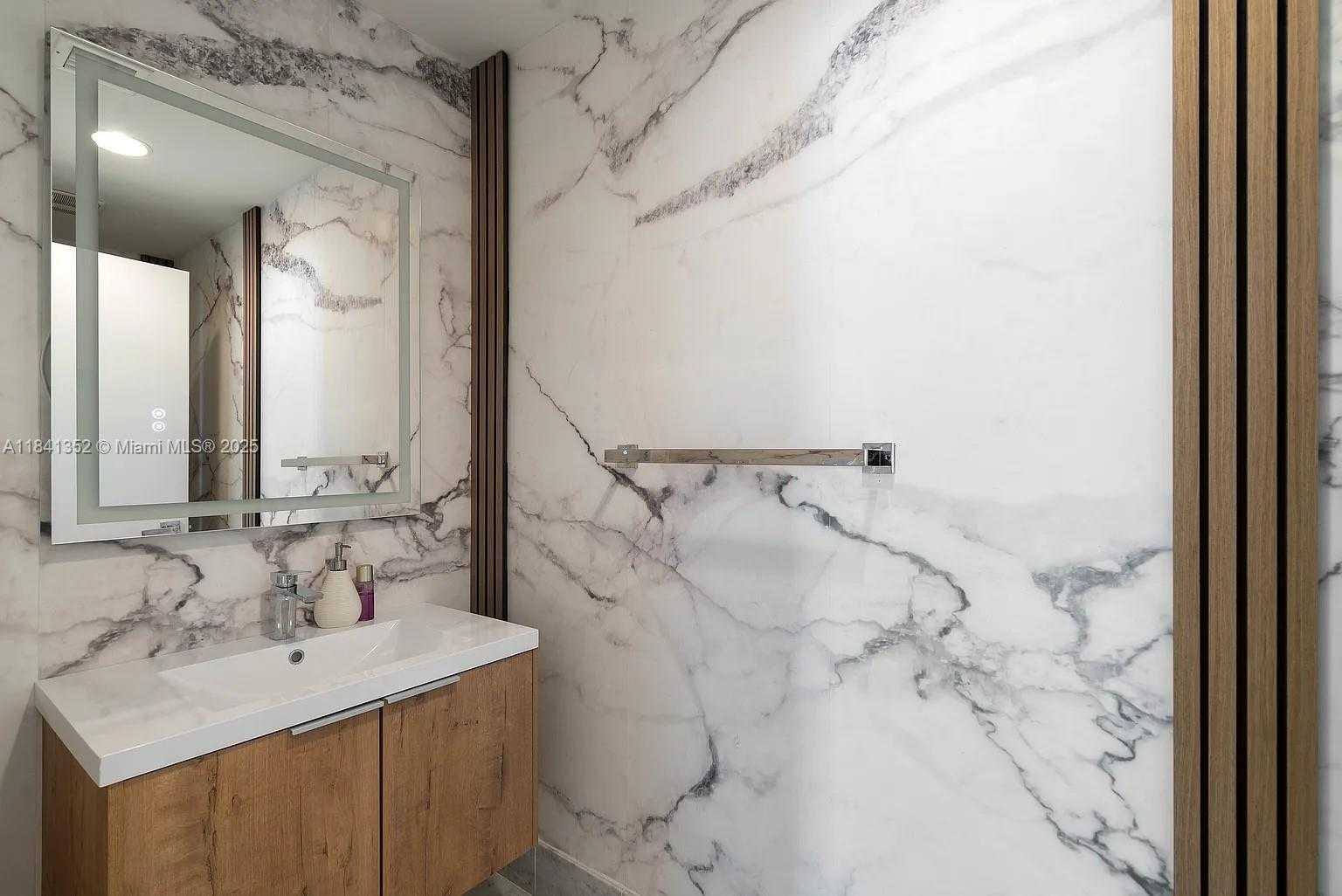 Small Image of 244 BISCAYNE BLVD #2602, Miami Number 15