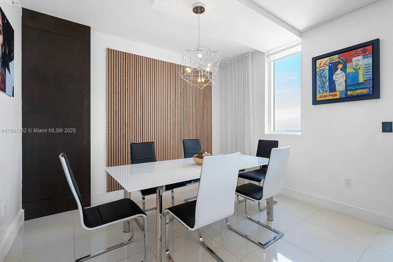 Small Image of 244 BISCAYNE BLVD #2602, Miami Number 16