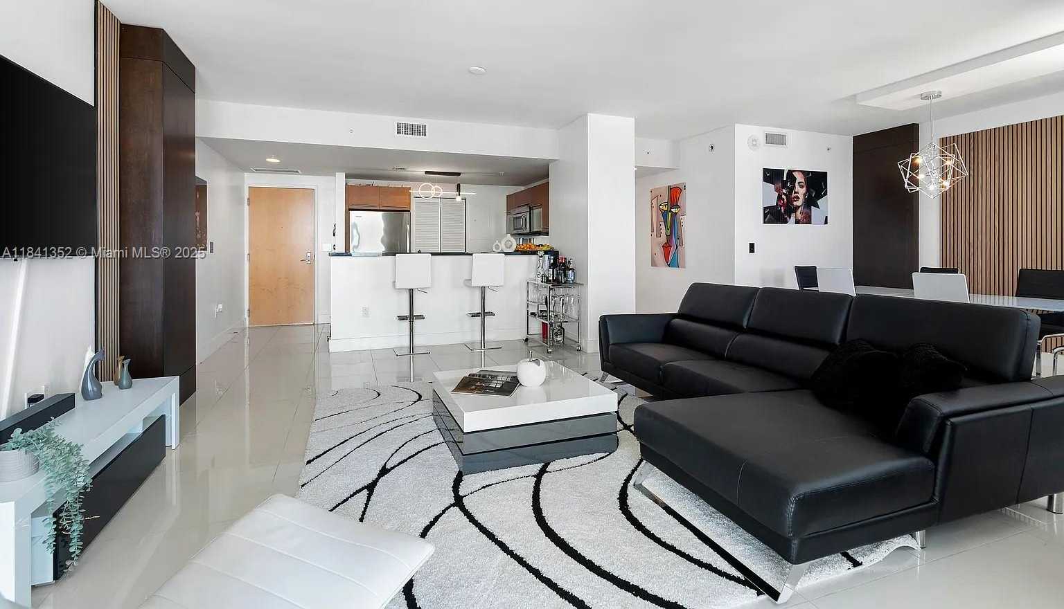 Small Image of 244 BISCAYNE BLVD #2602, Miami Number 4