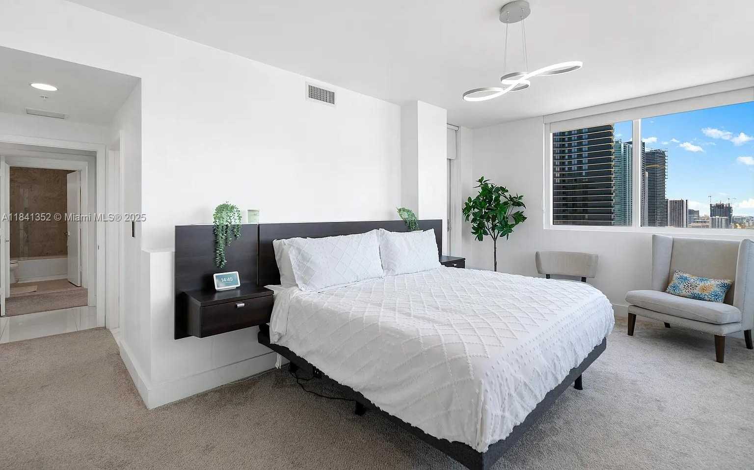Small Image of 244 BISCAYNE BLVD #2602, Miami Number 6