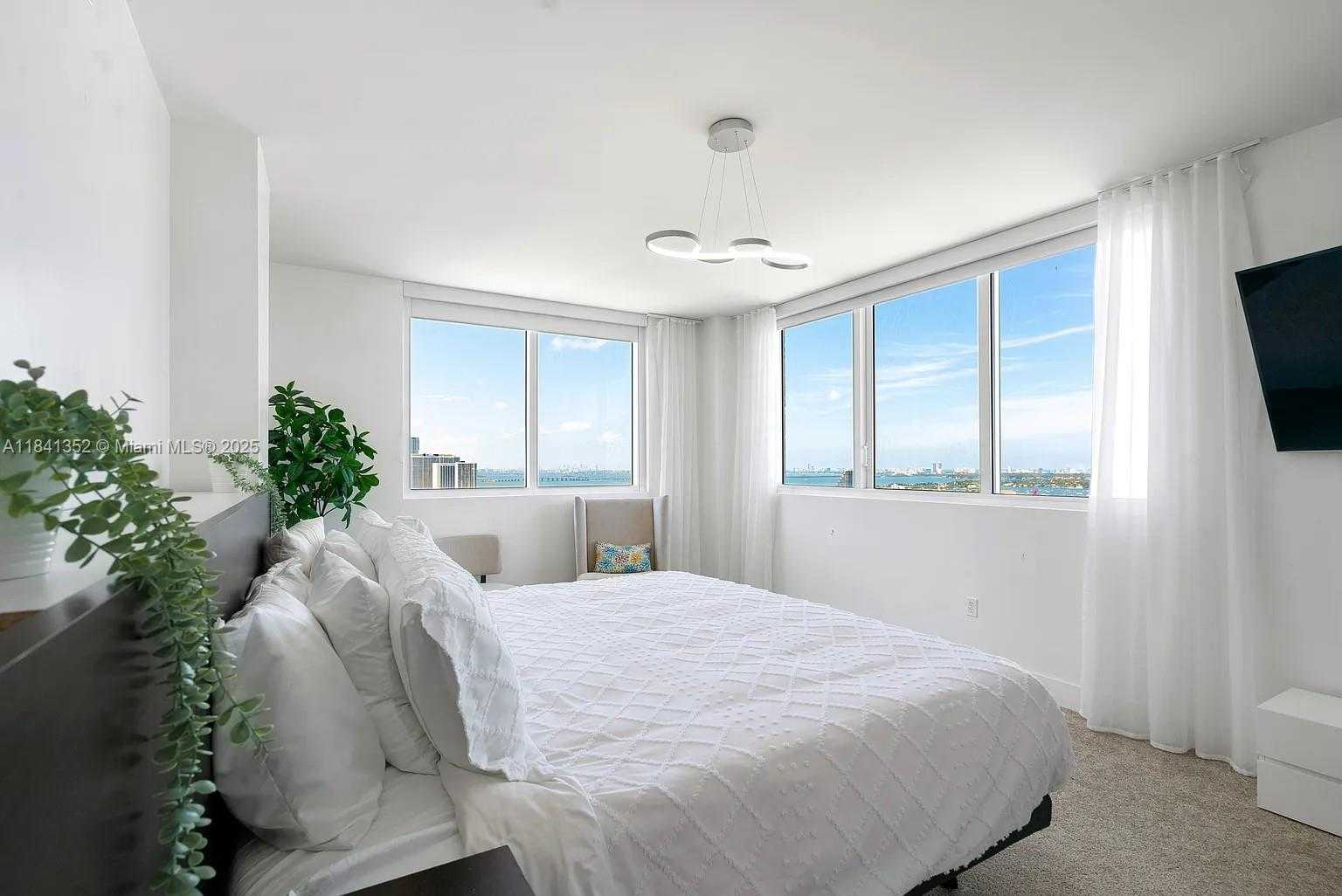 Small Image of 244 BISCAYNE BLVD #2602, Miami Number 7